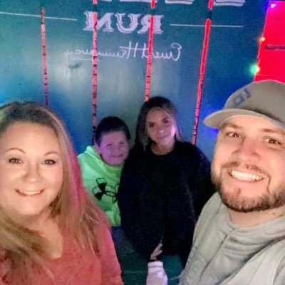 Family Over Everything! Proud to be a loving husband, softball dad, video game buddy and a goldendoodle chew toy. Go Bolts⚡️& Bucs🏴☠️! 👩🏻❤️💋👨🏻🥎🎮🐾