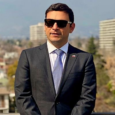 Dsnmartin's profile picture. #Abogado | Análisis de hechos y leyes en políticas públicas nacionales/internacionales. #Papa #PorLaRazonOLaFuerza #ColoColino.