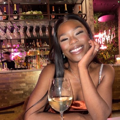 27 • UK • UGC •TRAVEL • LIFESTYLE • DOG MOM 🦋
•Creating authentic, high engaging organic content/paid ads 💕
📧 contact.ugcpatrakamara@gmail.com