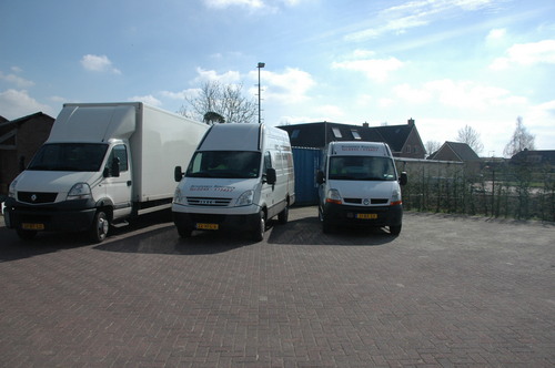 Een koeriersbedrijf met als slogan: Sneltransport zonder grenzen.
van 1 enveloppe tot 11 pallets.