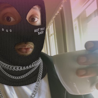 yourfav_dee's profile picture. 