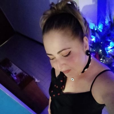 Jennyferdelvall's profile picture. La Vida Es Una Fiesta Donde No Hacen Falta Invitados...Para divertirse.... Míos... Jazmines En Flor... Mar... Grillos...Café...Soledad...