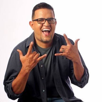 Venezolano 🇻🇪
Comediante 🎙️
TV Host 📺 @faramallerostv
Músico 🎼🎶🎵 @pasillaneandove
Radio Host 📻🎙️ @elrellenomcy