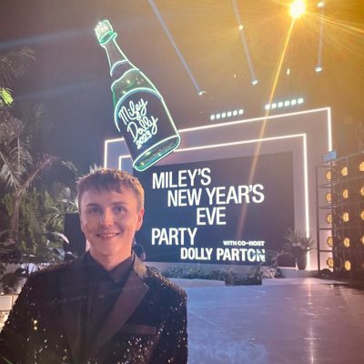 Miley Cyrus Superfan | Music Business Grad 👨🏼‍🎓| @MileyCyrusBz