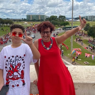 sou professora da área de saúde coletiva. Feminista e petista. E tenho paciência nenhuma com bolsominion e assemelhados.