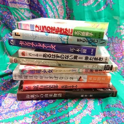 漫画を読むのが好き。
読む範囲は偏ってる。
古い作品は記憶を頼りに感想書いてるので、記憶違いがあるかもしれません。
刀剣乱舞は箱推し、特に伊達組好き。
2.5は刀剣乱舞のみ観ています。
読書には体力が必要。成人済。