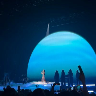 clem_rose_'s profile picture. I know she vegan but she want the steak tonight (she/her)