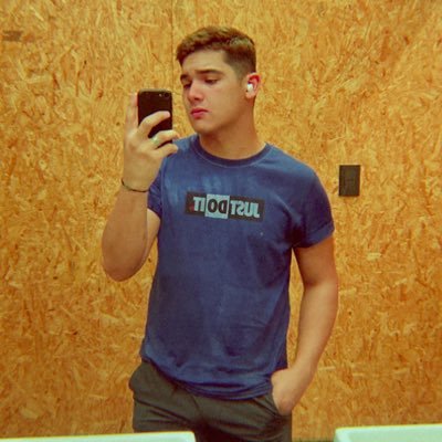 caos_py's profile picture. De pronto te vas a dar cuenta de que no importa nada más que la paz que existe en afrontar lo que sos. Amate y deja amar 🇵🇾 @f__quest en Instagram