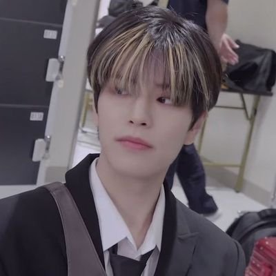 reinqote's profile picture. sb to unfollow.