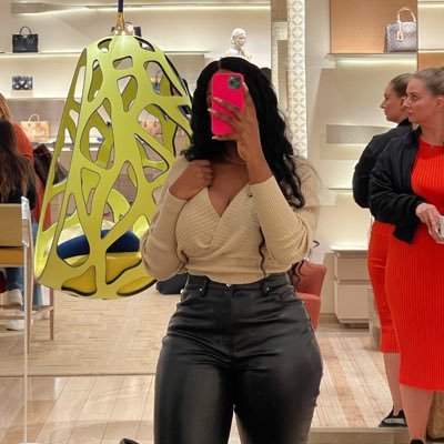 bronzedcaramel's profile picture. https://t.co/0FbF75LQqA