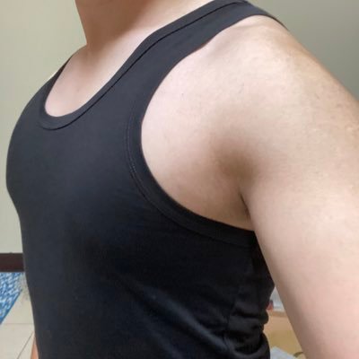 HuxBWSrAd3UfFs6's profile picture. 來看別人照片而已 不會分享什麼 已有另一半🌈