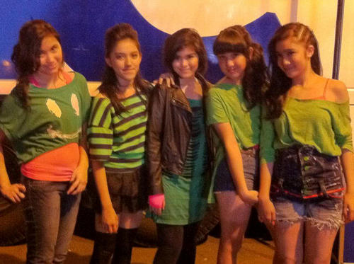 [B]eautiful [L]ovely [I]mpressed [N]ice [K]indly ♥ @AshillaBlink @FebbyBlink @Ify_Blink @PricillaBlink @SiviaBlink ♥ @BlinkOfficial (з´⌣`ε)
