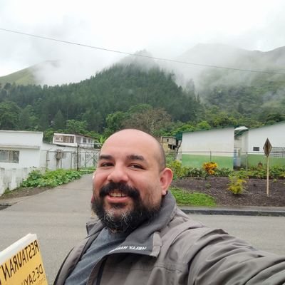 Neurocirujano. Cirujano columna. Padre de 2 hermosas princesas.Esposo. Hijo
