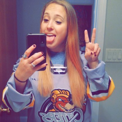 danielle_ml's profile picture. 💚💛💜❤️🩵🖤🩷🩶🤎💙🤍🧡