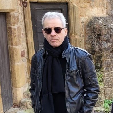 Ici pour le Twitter Musique et les contacts sympas. Je dégage les extrémistes, les dogmatiques, la connerie et la malhonnêteté intellectuelle.