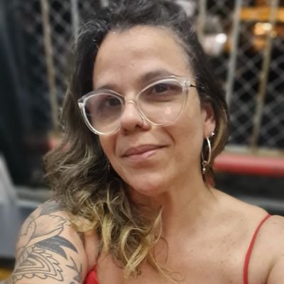 Mãe de uma criança rara e de um homem gay. Companheira do MLB. Enfermeira, feminista e ativista pela AMB, partidA e bloco Não é Não!  Militante do PT.