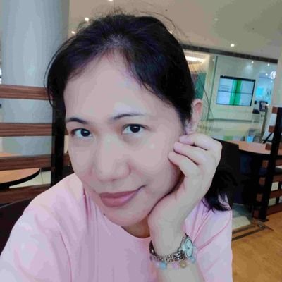 A feminist writer who is into narrative reflections and the female body philosophy 😉