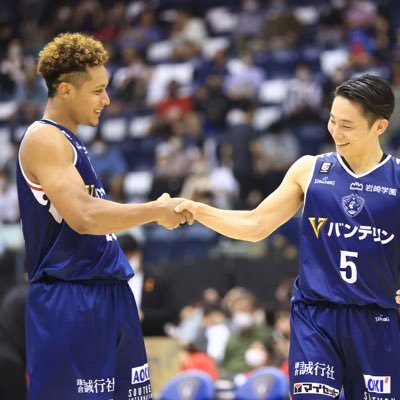 ファン初心者ですがビーコルズ応援してます！🏀🏴‍☠️✨ #23キング開#5河村勇輝 ブースターのみなさん仲良くしていただけると嬉しいです！無言フォロー失礼します🙇‍♀️