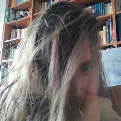 Nací, y ahora estoy aquí.
Leo, escribo y opino sobre cosas en https://t.co/kcTqZd6X9q
A pesar de las pruebas que indican lo contrario, soy altamente funcional.