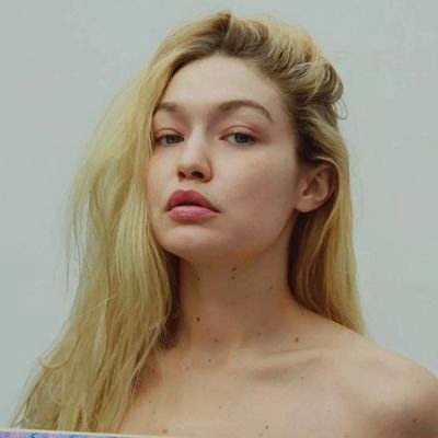 #GiForce 🇪🇸 Bienvenidos a la única cuenta española dedicada a informar sobre la supermodelo Gigi Hadid!💛Fundadora y directora creativa de Guest In Residence.