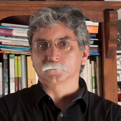 Homero Carvalho, boliviano, escritor y poeta, ha obtenido varios premios de cuento a nivel nacional e internacional, Premio de Novela 2009 y de Poesía 2012.