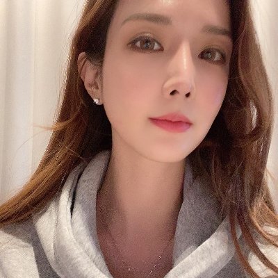 I am very lively and cheerful, I hope to make more friends here, and at the same time I can learn more knowledge here