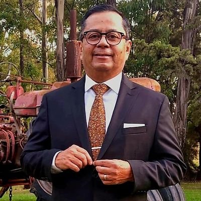 Asesor de Matemáticas para estudiantes de Educación Media Superior y Superior. En Fb me encuentras como Math-Chodo. Maestro jubilado del CETYS, Campus Mexicali.