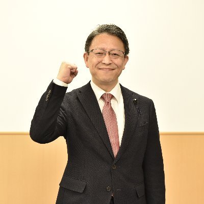 千葉県議会議員（八千代市）。4期。公明党。党県幹事長。明海大学経済学部卒。53歳。妻・一女・二男の5人と愛犬。