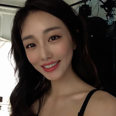 I am from Singapore , 33 years old, I like taking pictures and exercising, I am also very interested in online investment, please take care