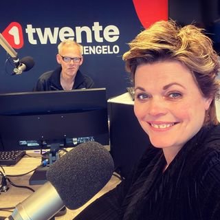 Haaksbergenfm's profile picture. Cultuur Café op je radio! elke Zaterdag tussen 16:00 t/m 18:00  1Twente #Hengelo 105.8 FM met Bert en Monique.