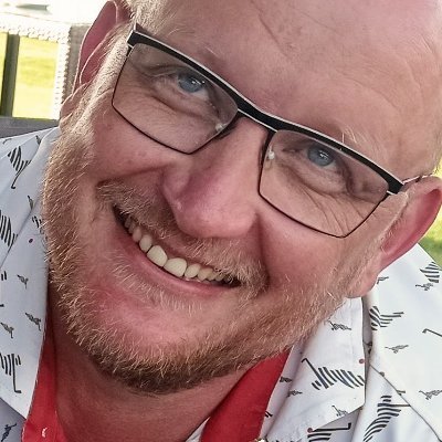 Liberální konzerva. Webař, datař, účtař, věčný student a fanda veřejné správy.
