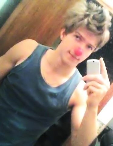 Estudante , a gata q mais amo nessa vida @BruhSouza1 ,Colírio da @_YesCapricho , um pouco chato , sincero , ariano,
quer saber mais ?#segueai