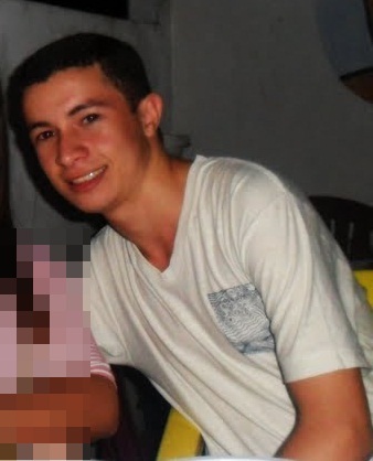 Sou aquele que come quieto, mas se mexer comigo [CUIDADO]  o bicho pega. @Ravanelly_Sousa
