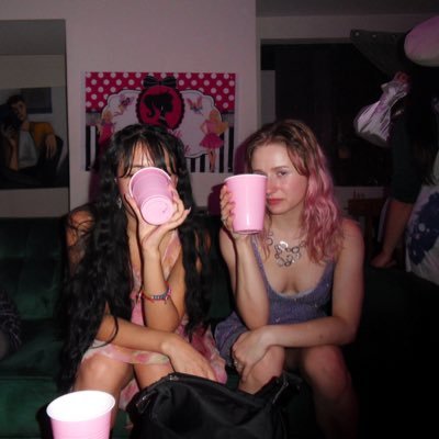 sleepyevilwoman's profile picture. I’ve been expecting u