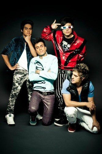 Twitter feito para divulgar os Twitters @KimFonseca,  @_LucasMyBaby  =D Criado dia 18/10/11