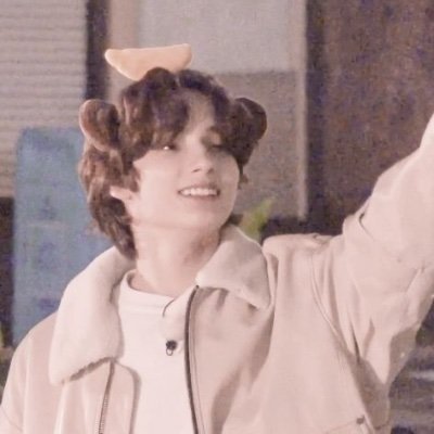 sugarxrushxride's profile picture. i am a huening kai lover first and human second
FAN ACC !!