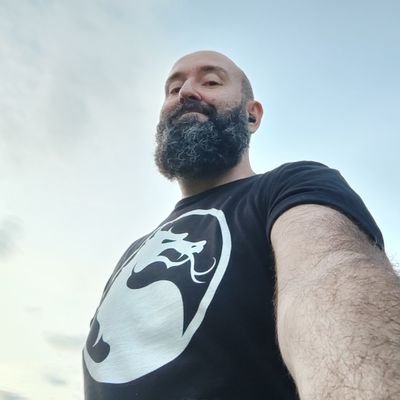 Médico veterinário, nerd, geek, seriemaníaco, gamer, professor universitário e caçador de dinossauros. 🦖🦕
