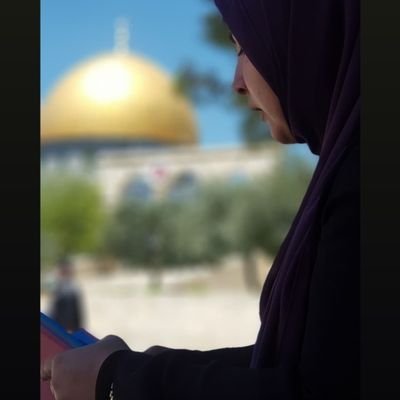 يا أيُها الشُهداء ، سلامٌ
نبيع للأقصى الحياة
لن يقسم