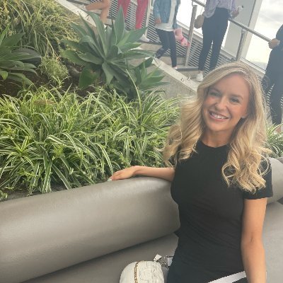 Cass_Paper's profile picture. Day Job: CSM @paperlearning
Full Time: Dog Mom
Part Time: Homemade Paper Maker!