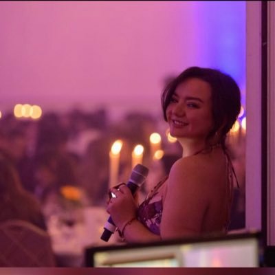 I am this “Je Ne Sais Quoi” • Best Storyteller & Worst Idealist • insta kind of friendly: @solenehoyez