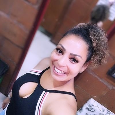 Sou amiga, sou responsável e determinada...sempre em busca dos meus sonhos..