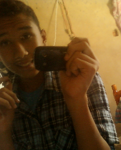 O menino da Foto
Eu sou aquele que esta acima de vocêe e abaixo de Deus!
Segue que eu sigo de volta ok!
By: robson_lopeez (: