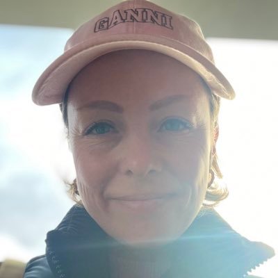 annedeumer's profile picture. 
