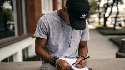 A native of California by way of Georgia. Indulge in content creation and fictional books . Now writes steamy academic content, dissertations and assignments