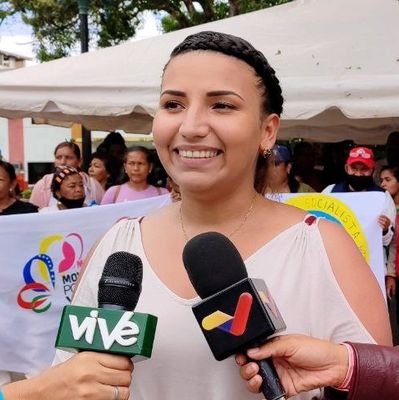 ♦️ Amazonas - Venezuela 
♦️ Comisionada estadal de APC-JPSUV
♦️ Bolivariana y Chavista ✊🏽