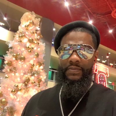 Williams11Naim's profile picture. Survived a Tree falling on me.....Back on my feet and running....