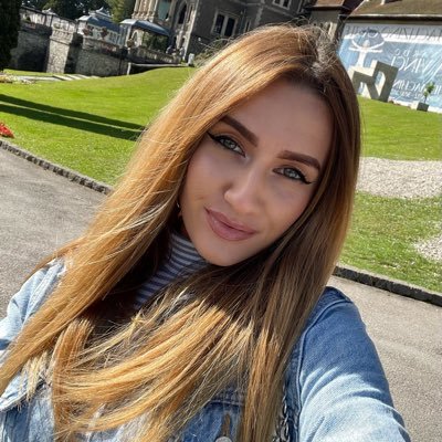 Realanna23's profile picture. 