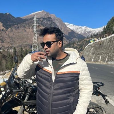 sankalpdamele's profile picture. Lover of chai, culture, and classic cheese Margherita.