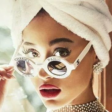 ArianaGoddess69's profile picture. this is a findom account not the real person.

empty your wallets for mommy