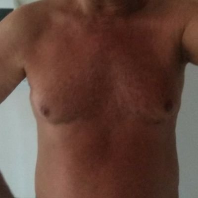 Antalya,olgunum, Öpüşmeyi,sevişmeyi,göt yalamayı ve oral seviyorum. Kıllı ve esmer erkekler evet.